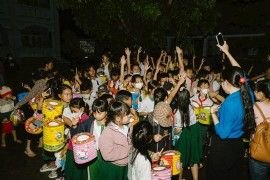 
Tặng 300 suất quà Trung thu cho trẻ em nghèo xã Thuận Hòa