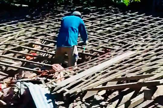 Bắc Bình: 9 căn nhà bị thiệt hại do gió mạnh, lốc xoáy