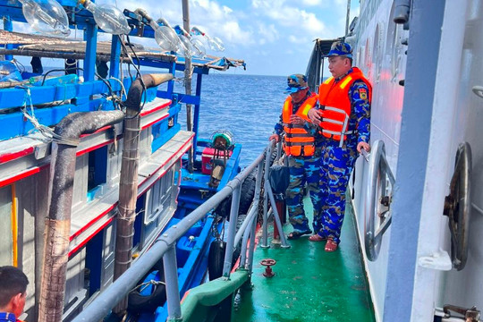 Thuyền viên bị cá đâm đã được đưa vào đảo Phú Quý cấp cứu, sức khoẻ ổn định