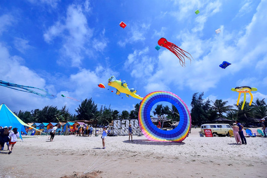 Binh Thuan to brace for Vietnam's largest kite-flying festival combined with supercar parade