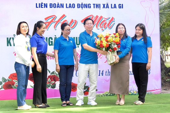  La Gi : Họp mặt kỷ niệm ngày phụ nữ Việt Nam