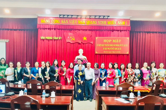 Họp mặt kỷ niệm Ngày truyền thống Văn phòng cấp ủy và Ngày thành lập Hội Liên hiệp Phụ nữ Việt Nam