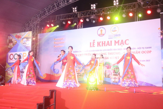 
Khai mạc Hội chợ triển lãm Công Thương - Sản phẩm OCOP tỉnh Bình Thuận năm 2023