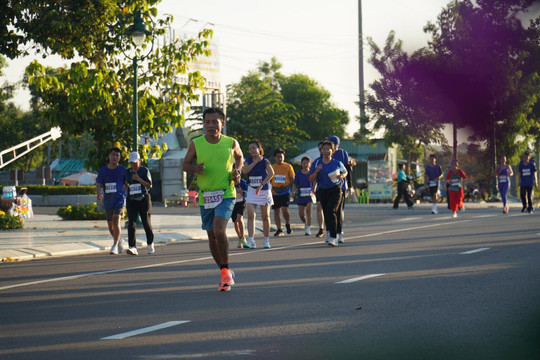 
Gần 4.000 runner tận hưởng cung đường chạy đẹp nhất Bình Thuận