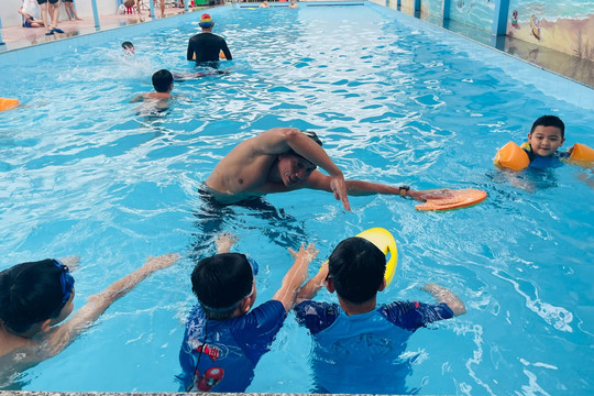 Tăng cường dạy bơi phòng, chống đuối nước học sinh