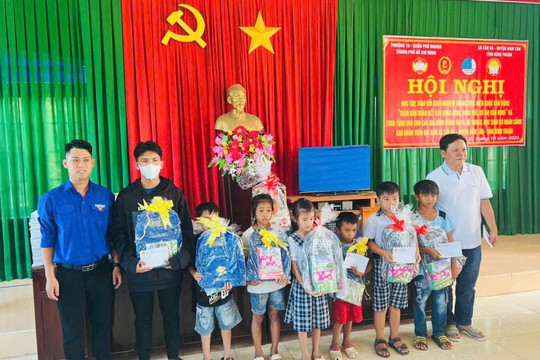 Hỗ trợ gần 50 triệu đồng cho gia đình chính sách, người nghèo tại xã Tân Hà