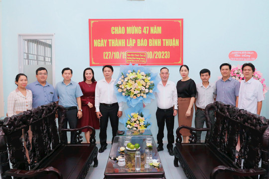 Nhiều đơn vị thăm, chúc mừng Báo Bình Thuận nhân kỷ niệm 47 năm Ngày thành lập