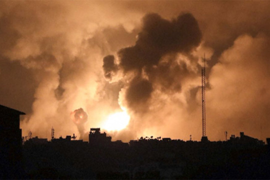 Israel tấn công mạnh vào dải Gaza