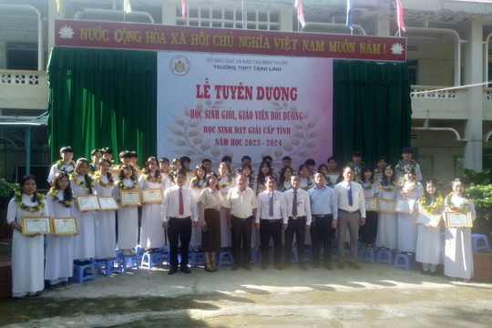 Tánh Linh:
Tuyên dương 43 em học sinh giỏi cấp tỉnh 