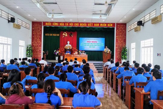 Hàm Thuận Nam : Chủ tịch UBND huyện đối thoại với thanh niên