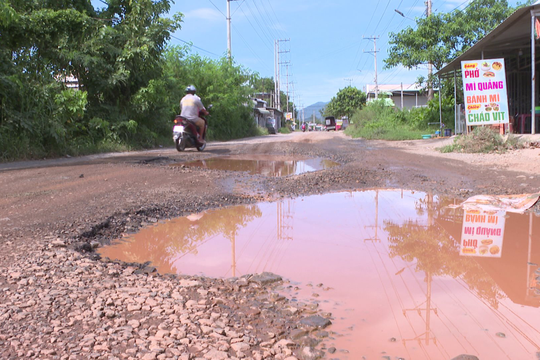 Chậm khắc phục sự cố hư hỏng trên tuyến đường Ma Lâm - Thuận Minh, người dân bức xúc