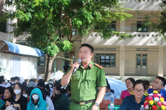 Diễn đàn tư vấn pháp luật tại Trường THPT Nguyễn Văn Linh 