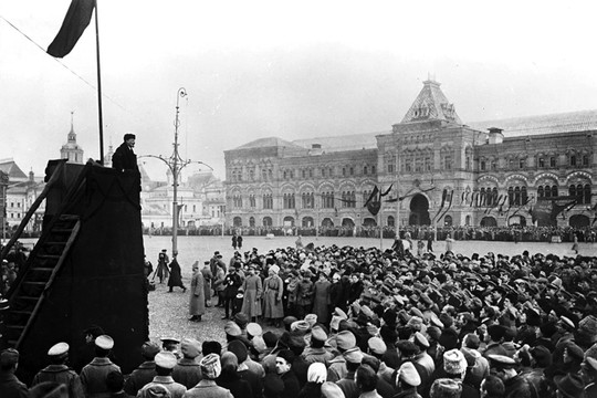 Kỷ niệm 106 năm Ngày Cách mạng Tháng Mười Nga (7/11/1917 - 7/11/2023): Thắng lợi vĩ đại của giai cấp công nhân