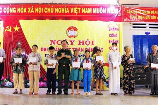 Ngày hội Đại đoàn kết tại khu phố Phú Tân, thị trấn Phan Rí Cửa