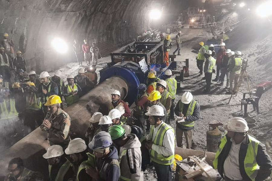 Sập đường hầm Uttarakhand: Hoạt động giải cứu tạm dừng sau khi máy khoan bị gãy
