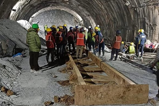 Ấn Độ cần thêm 2 ngày để giải cứu công nhân mắc kẹt dưới đường hầm