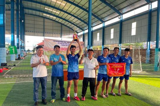 Phường Phú Tài: Tổ chức giải bóng đá chào mừng ngày hội Đại đoàn kết toàn dân tộc 