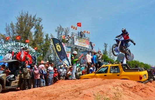 Gorgeous off-road car and motorcycle racing expected to be “exploded” at Bau Trang tourist area