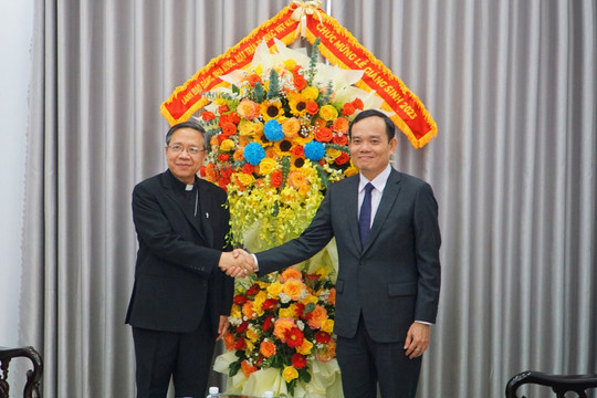 Phó Thủ tướng thăm, chúc mừng Lễ Giáng sinh tại Bình Thuận