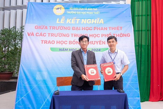 UPT tư vấn hướng nghiệp tại Trường THPT Phan Bội Châu