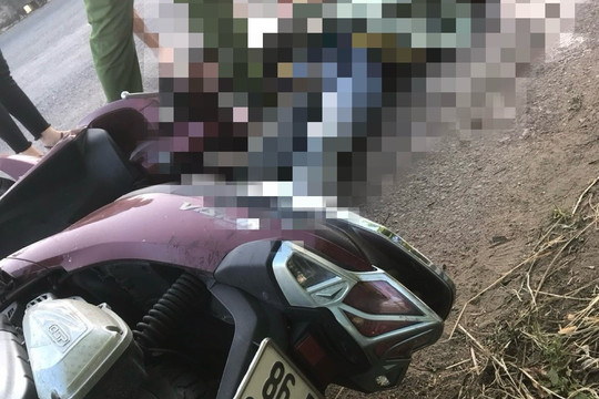 Người phụ nữ đi xe máy tử vong do té va chạm vào hộ lan ven đường