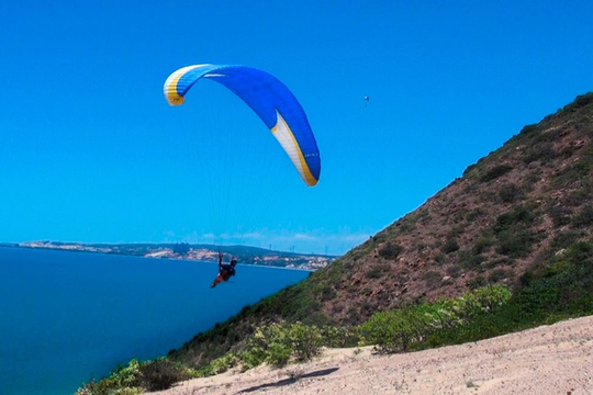 Binh Thuan's Hong Moutain – an ideal place for paragliding