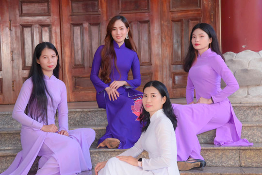 “Giữ hồn” tà áo dài Việt