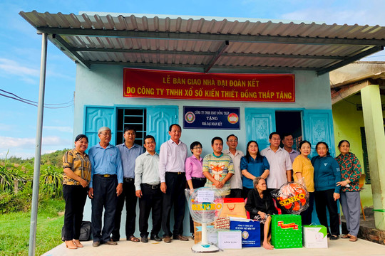 
Bàn giao 3 căn nhà Đại đoàn kết tại huyện Hàm Thuận Nam