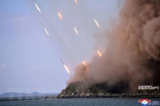 Hàn Quốc sơ tán dân thường trên 2 đảo biên giới sau khi Triều Tiên bắn đạn pháo