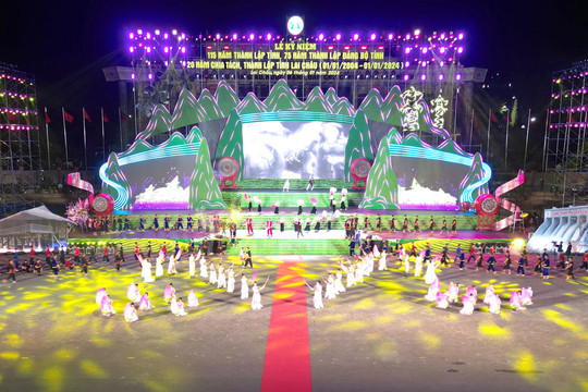 Lai Châu long trọng tổ chức Lễ kỷ niệm 20 năm chia tách, thành lập tỉnh và đón nhận Huân chương Lao động hạng Nhất