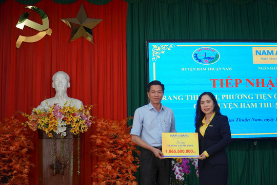  
Hàm Thuận Nam tiếp nhận xe nâng gần 1,9 tỉ đồng