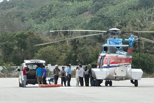 Phú Quý: Thời tiết xấu phải chuyển bệnh nhân vào tuyến trên bằng trực thăng