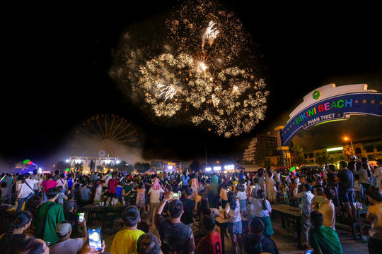 NovaWorld to hold low-range fireworks display w on the 3rd and 8th days of the Lunar New Year