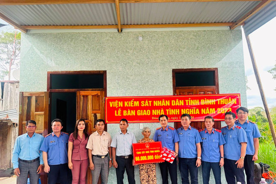 Viện KSND cấp cao: Trao 2 căn nhà tình nghĩa cho gia đình bệnh binh ở Đông Giang 