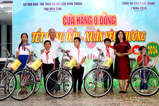 Tặng xe đạp và quà tết cho 200 học sinh hoàn cảnh khó khăn