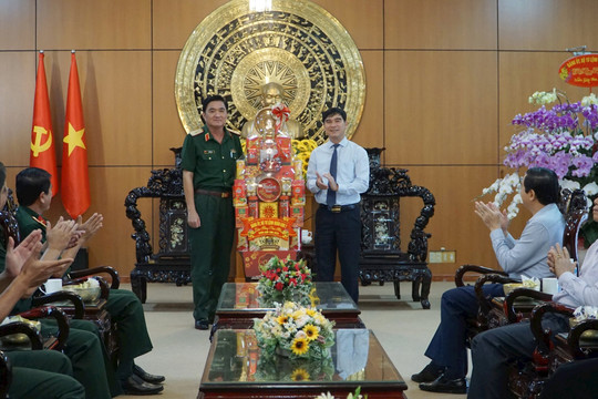 Quân khu 7 thăm, chúc tết Tỉnh ủy, UBND tỉnh Bình Thuận