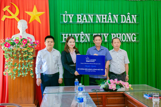 Đèn năng lượng mặt trời thắp sáng tỉnh Bình Thuận