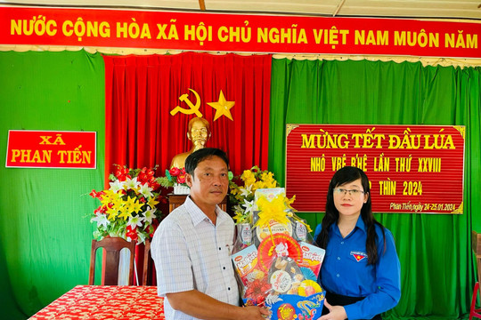 Tỉnh đoàn Bình Thuận chúc mừng Tết Đầu lúa ở huyện Bắc Bình