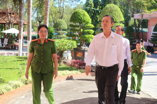 Phó Chủ tịch Thường trực UBND tỉnh Phan Văn Đăng thăm và chúc tết tại Tánh Linh