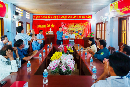 Phó Chủ tịch Thường trực HĐND tỉnh thăm, chúc tết tại Tuy Phong