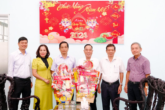 Trưởng Ban Tuyên giáo Tỉnh ủy- Thăm và chúc tết Báo Bình Thuận