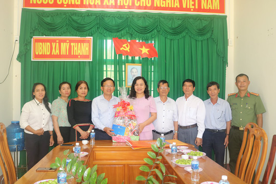 Phó Chủ tịch HĐND tỉnh thăm, chúc tết tại Hàm Thuận Nam 