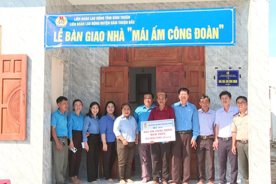 Bàn giao 3 “Mái ấm công đoàn” tại Hàm Thuận Bắc 