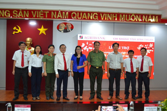 Agribank Bình Thuận: Tặng 500 triệu đồng lo tết cho người nghèo