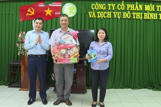 Phó Bí thư Thường trực Tỉnh ủy thăm, chúc tết cán bộ, công nhân Công ty Cổ phẩn Môi trường và Dịch vụ đô thị Bình Thuận