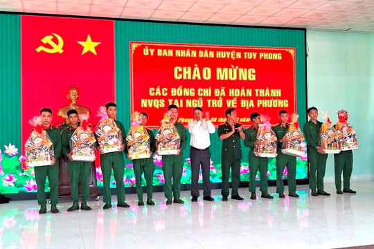 Tuy Phong: Đón 145 quân nhân hoàn thành nghĩa vụ quân sự về địa phương