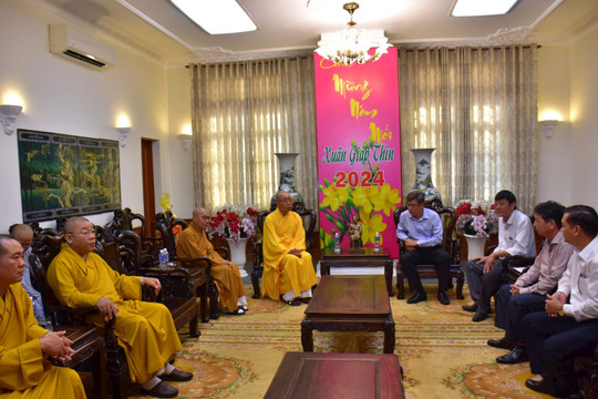  Ban Trị sự Giáo hội Phật giáo Việt Nam tỉnh thăm, chúc tết Ủy ban nhân dân tỉnh