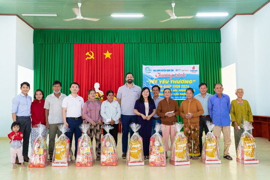 AES Việt Nam và PV Gas trao 100 phần quà Tết cho các hộ dân tại tỉnh Bình Thuận