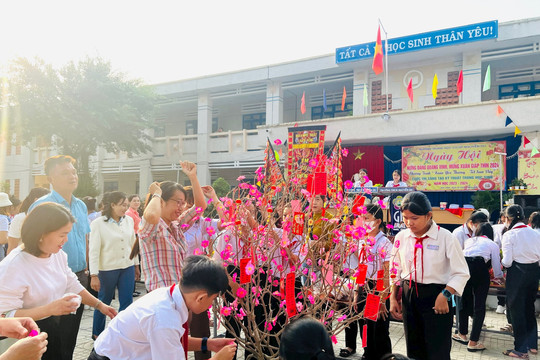
Trường THCS Nguyễn Du:
Sôi nổi các hoạt động mừng Đảng, mừng Xuân Giáp Thìn 2024