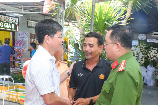 Phó Chủ tịch UBND tỉnh thăm hỏi gia đình Trung úy Cảnh sát cơ động hi sinh khi làm nhiệm vụ